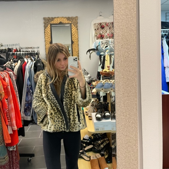 Juicy Couture Cheetah Print Furry Jacket - Picture 4 of 4